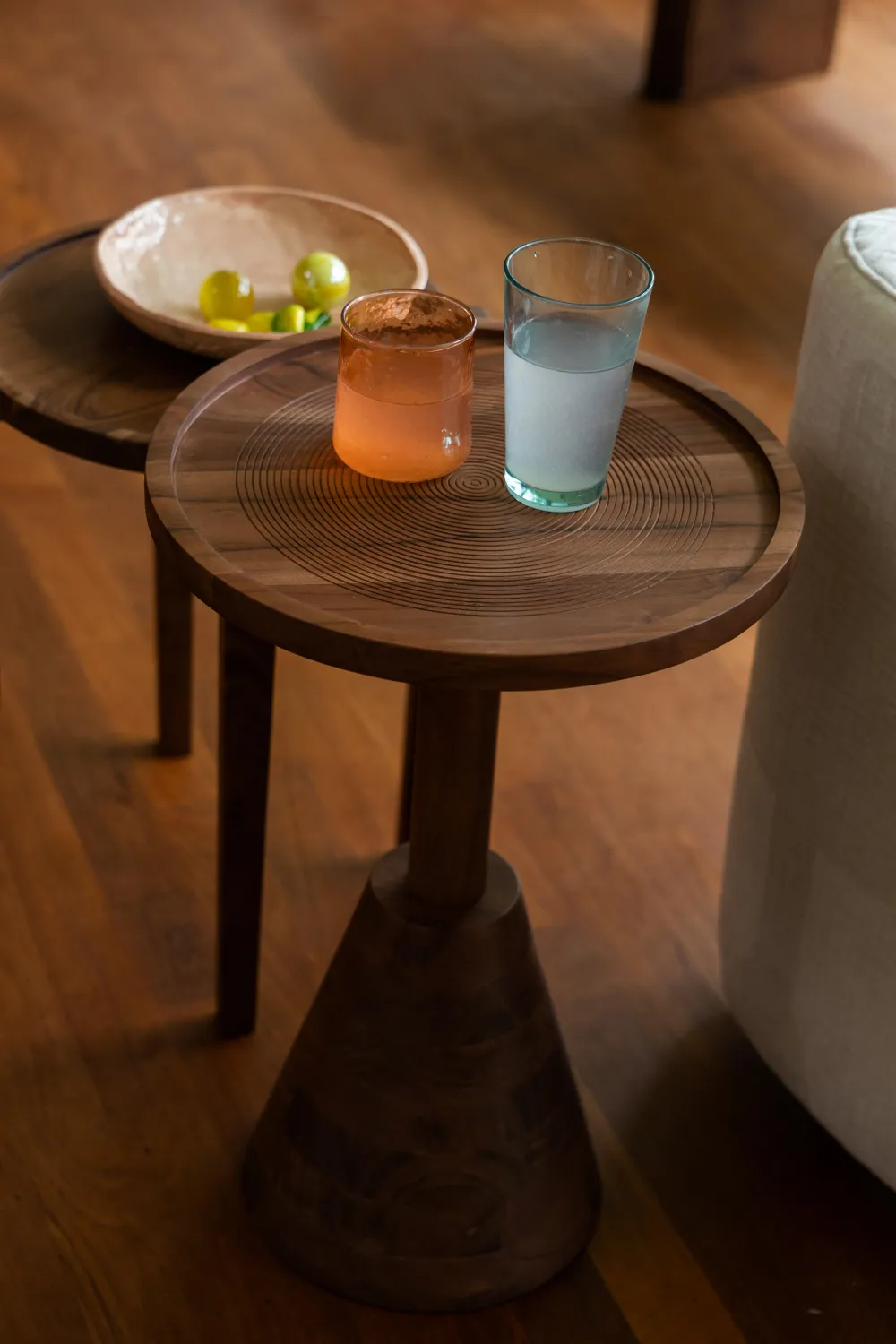 Acacia Pedestal Side Table | Dutchbone Zion