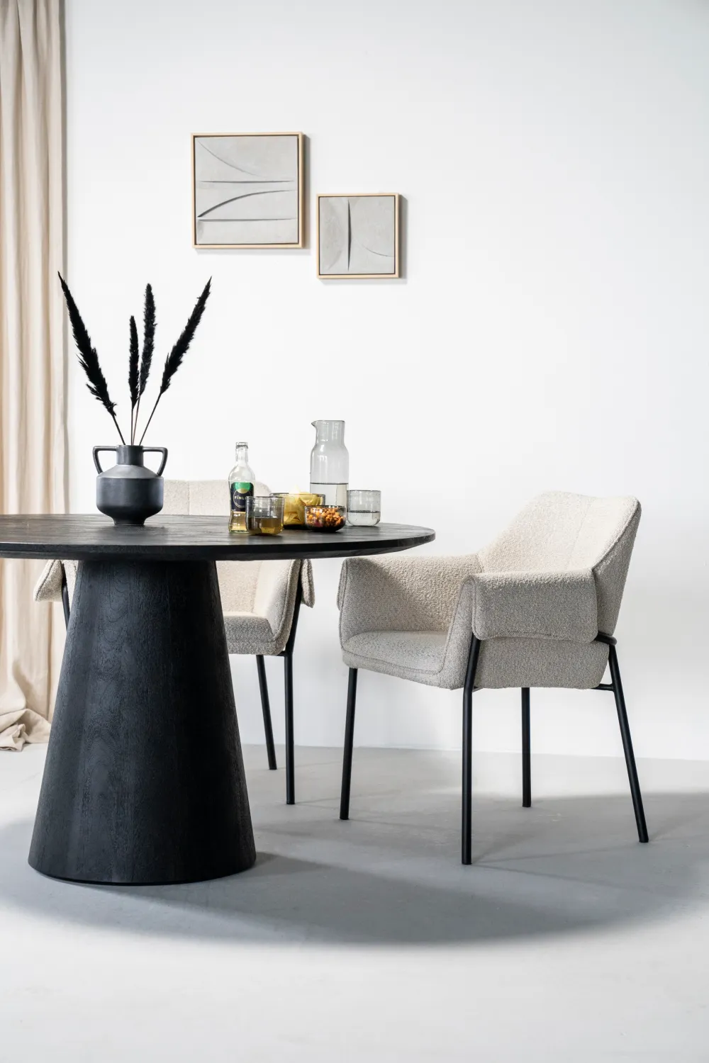 Black Round Dining Table | Eleonora Aron