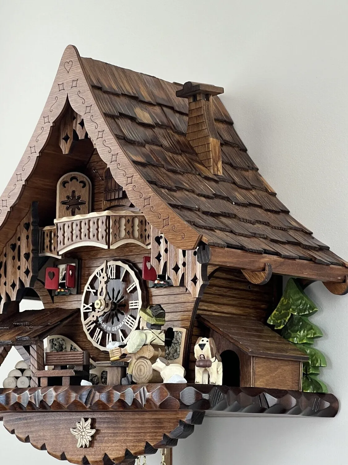 Eight Day Cuckoo Clock Chalet with Beer Drinker