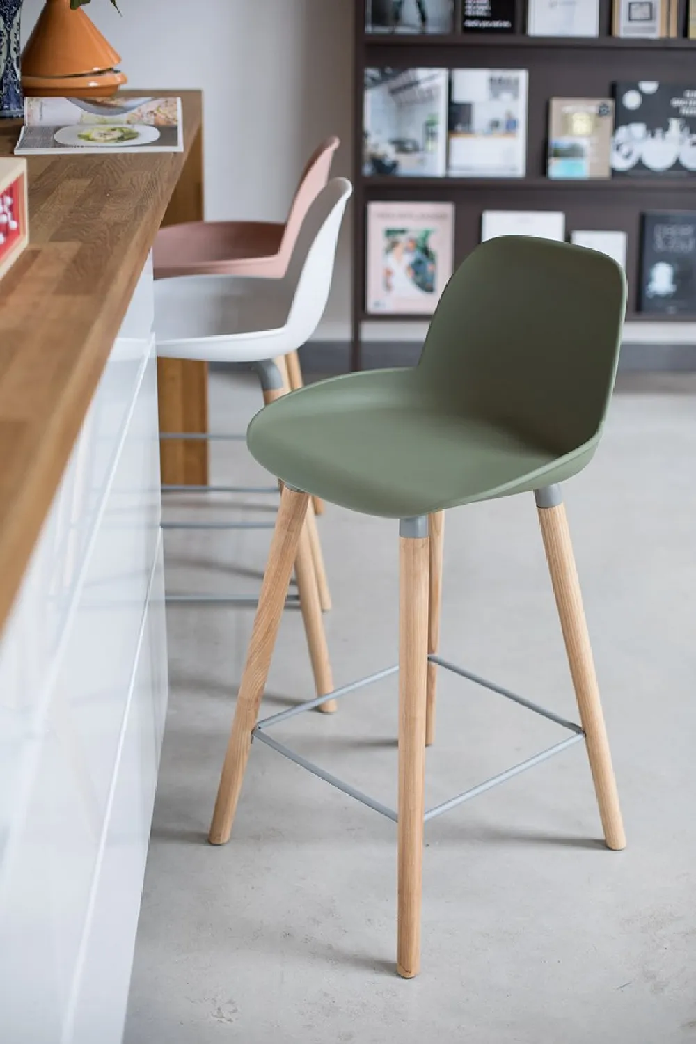 Molded Counter Stools (2) | Zuiver Albert Kuip