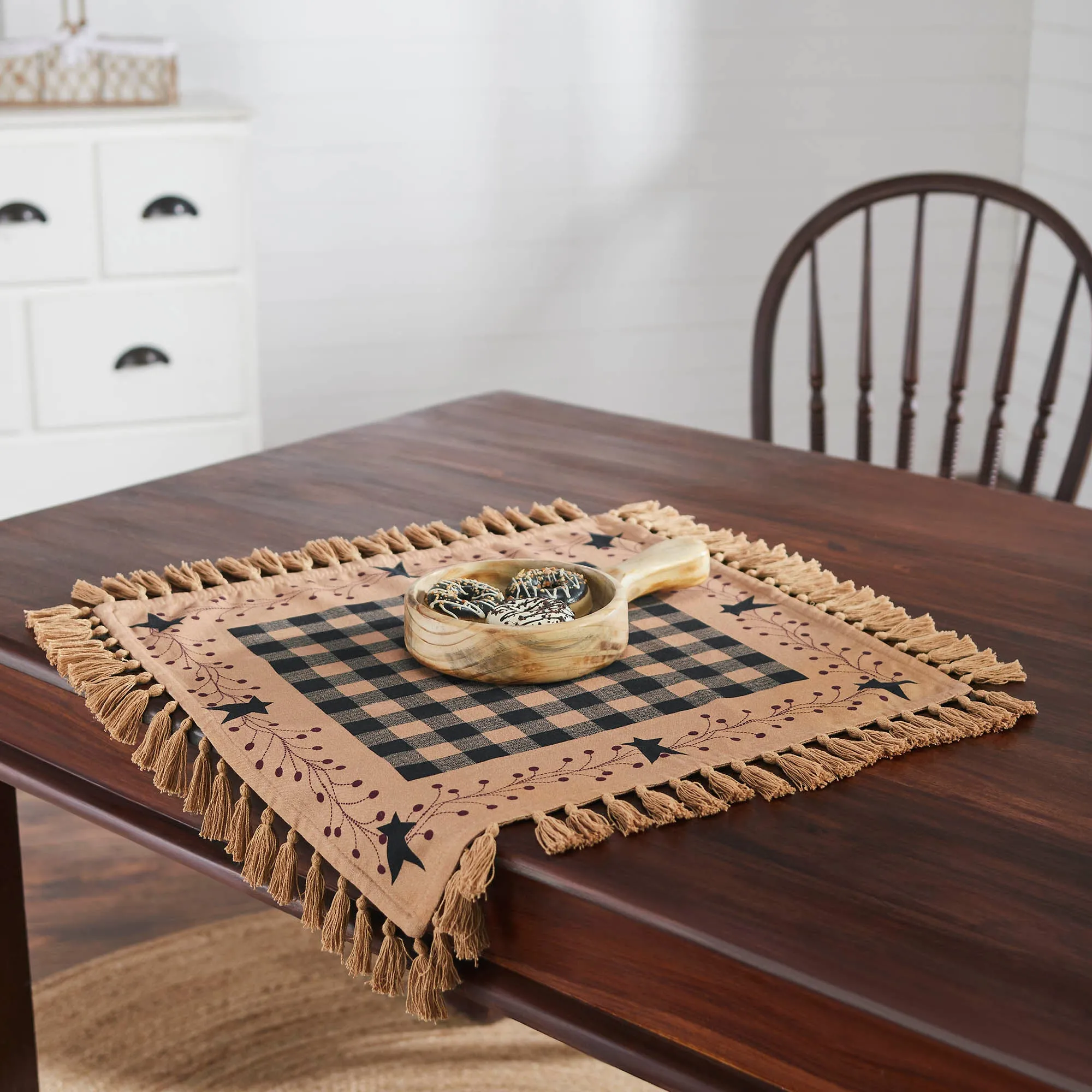 Pip Vinestar Table Topper 20x20