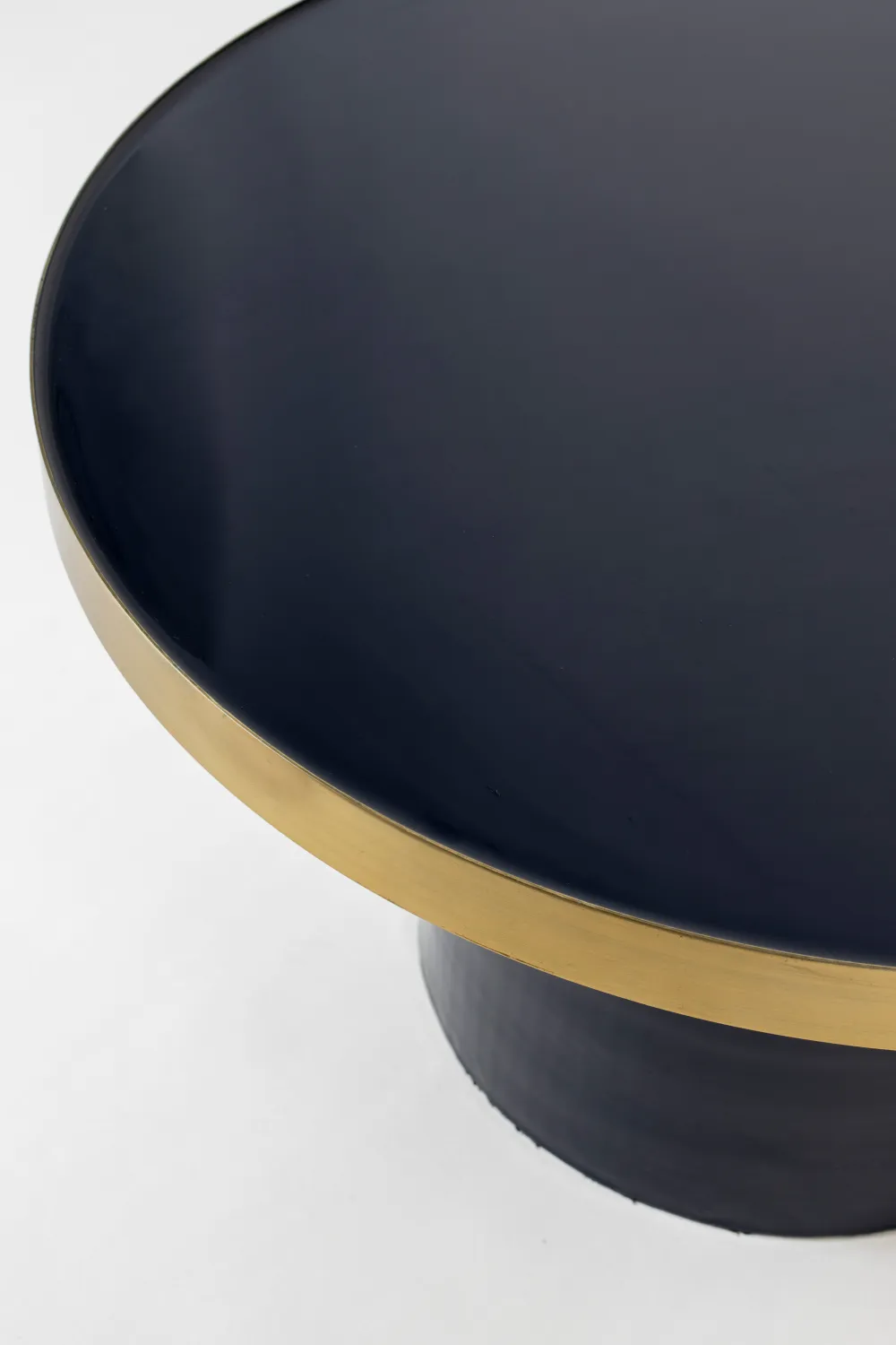 Round Enameled Coffee Table | Zuiver Glam