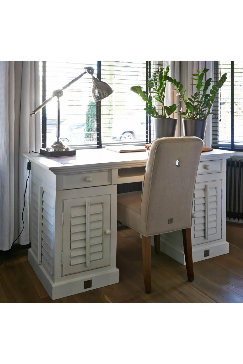 White Mahogany Mid-Century Desk | Rivièra Maison New Orleans