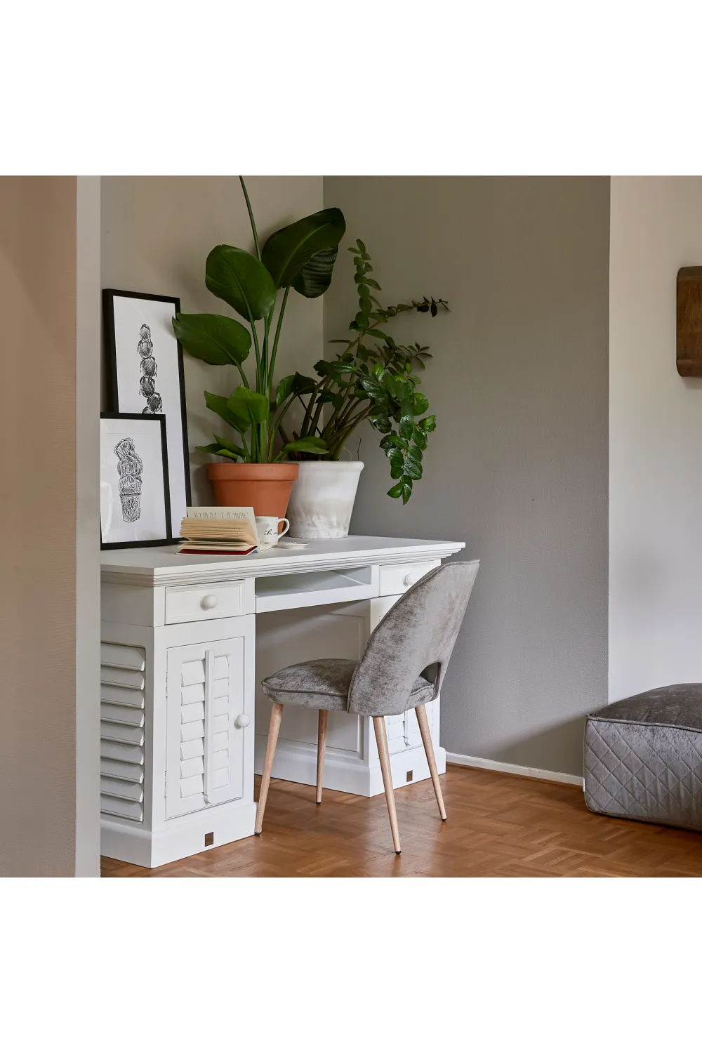 White Mahogany Mid-Century Desk | Rivièra Maison New Orleans