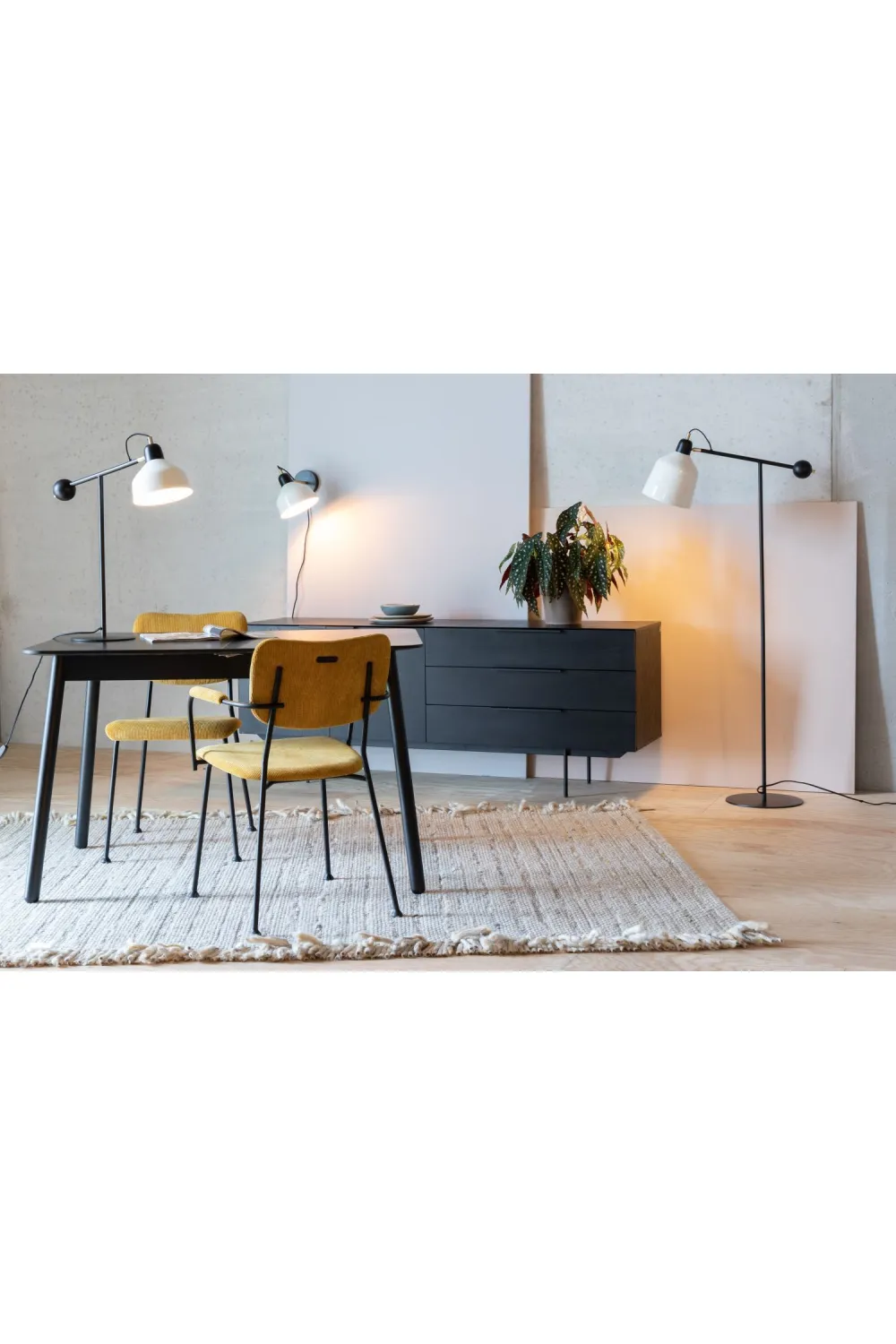 White Shade Task Desk Lamp | Zuiver Skala