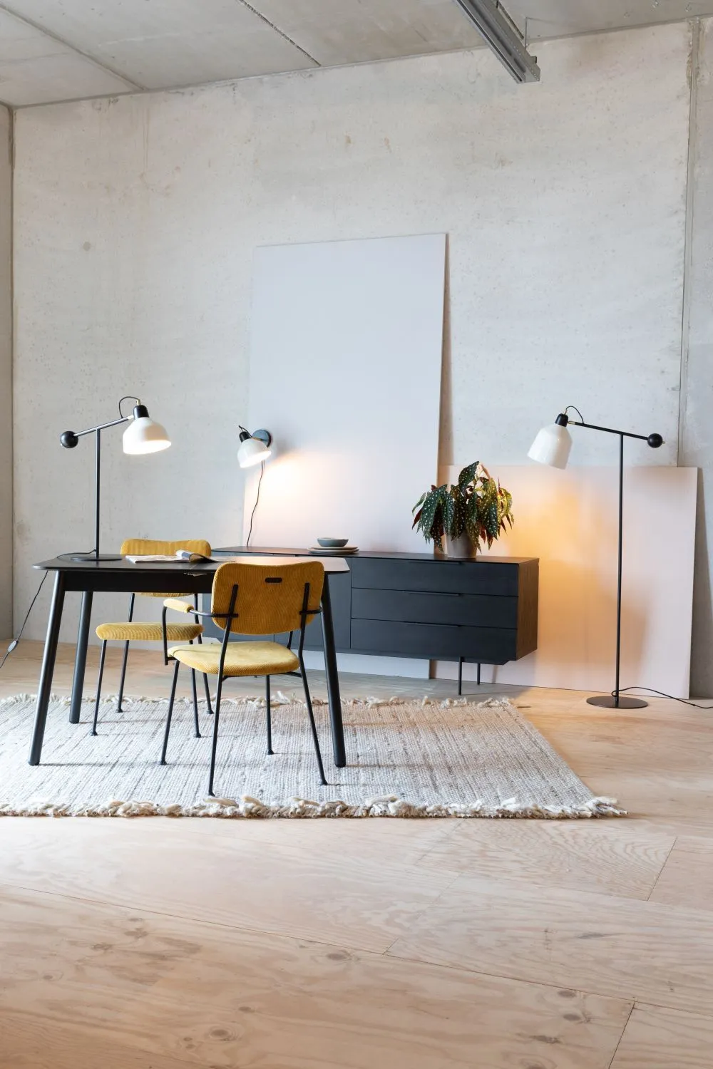 White Shade Task Desk Lamp | Zuiver Skala