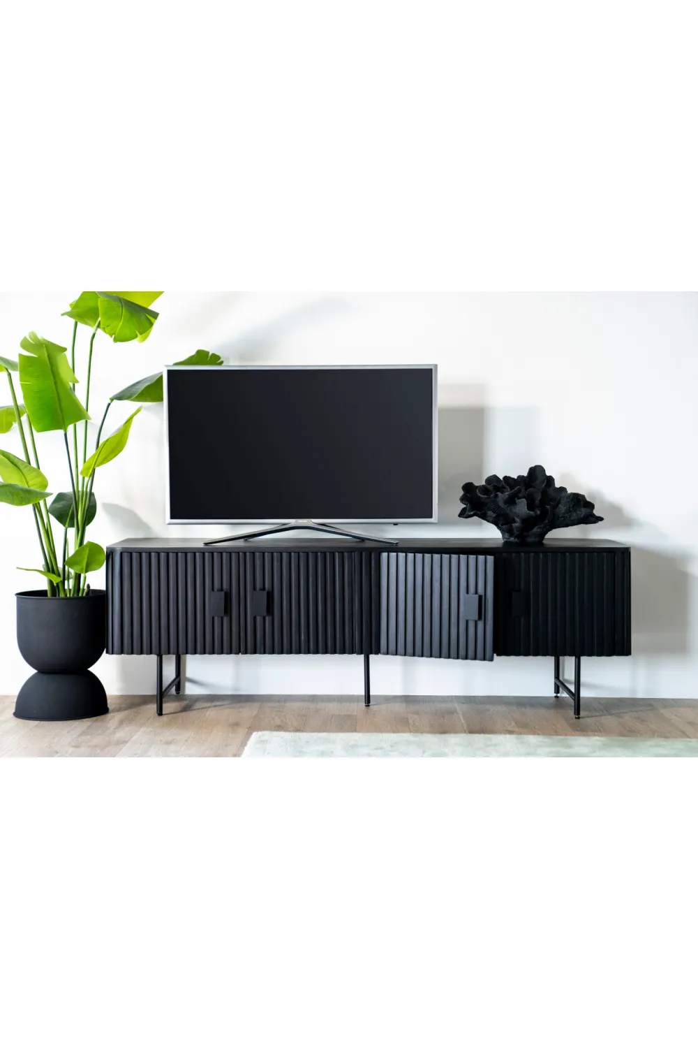 Wooden Minimalist TV Cabinet | Eleonora Remi